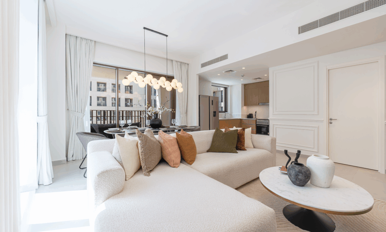 Contemporary Dubai dining area with sculptural pendant light and layered warm lighting